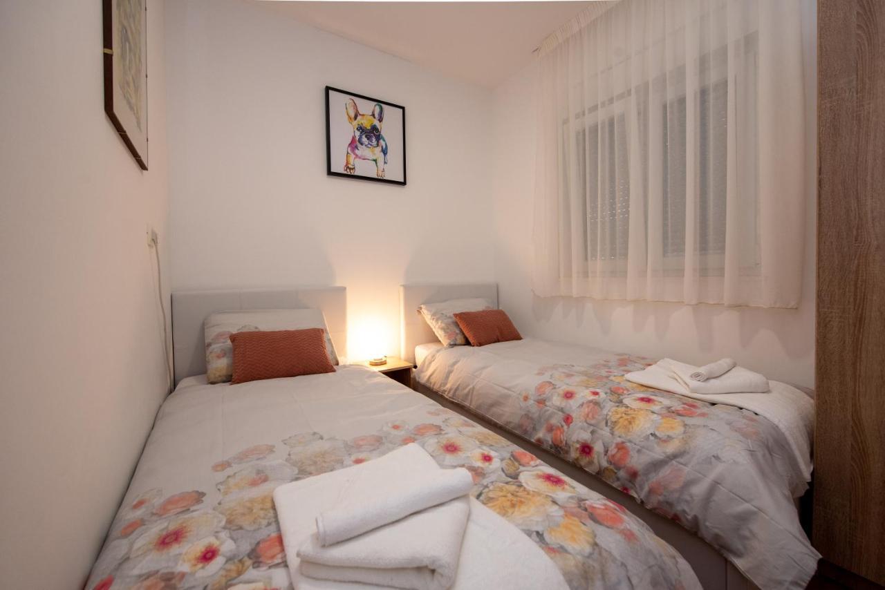 Apartment Miss Tina Trogir Eksteriør bilde