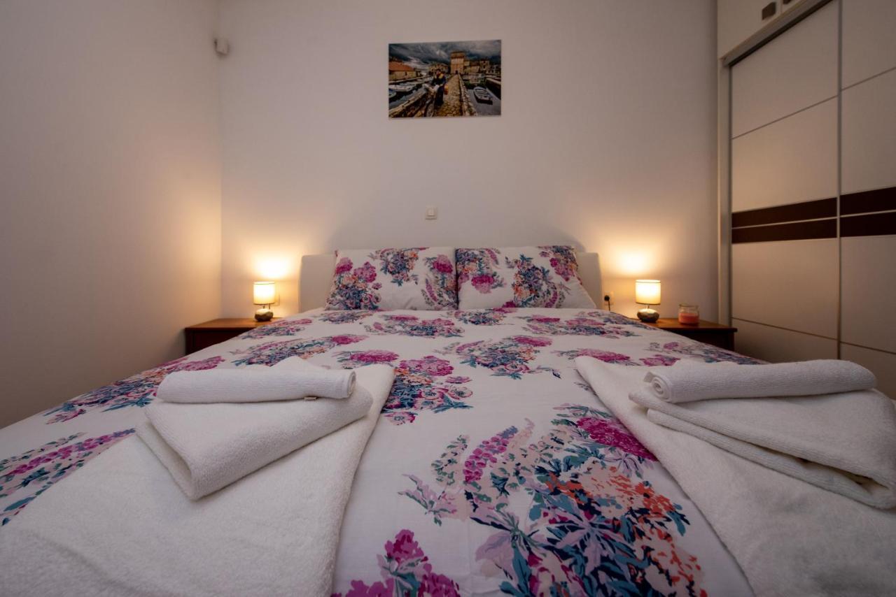 Apartment Miss Tina Trogir Eksteriør bilde